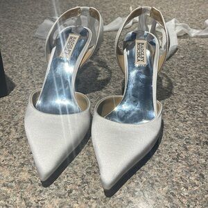BADGLEY MISCHKA WOMENS BLAZE PUMP WHITE SATIN 7.5